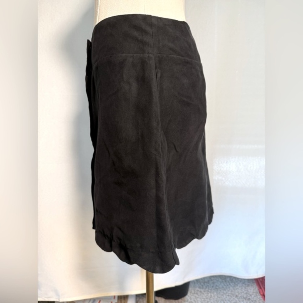 Black scalloped button front skirt - 4 - Picture 2 of 4